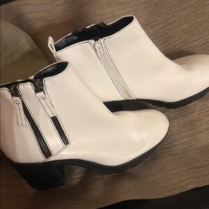 Elegant White Ankle Boots with Zipper Parker and sky brand